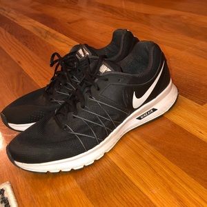 Nike Air Relentless 6 tennis shoes